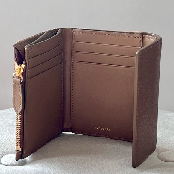 Burberry Check Trifold Wallet in Earth - Picture 9 of 12